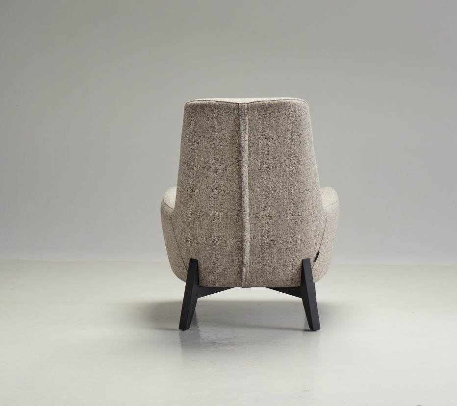 THE NYX ARMCHAIR