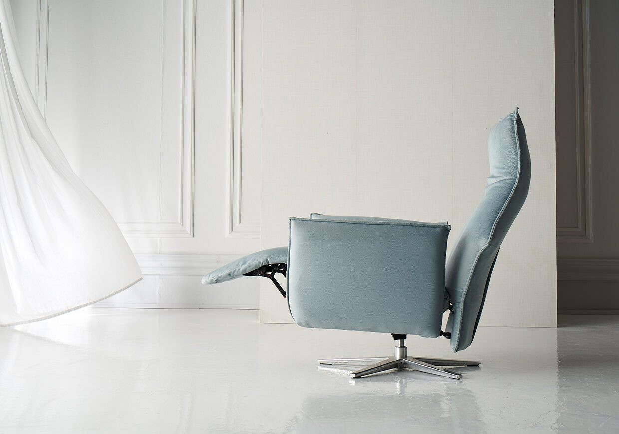 THE BLU OMEGA RECLINER
