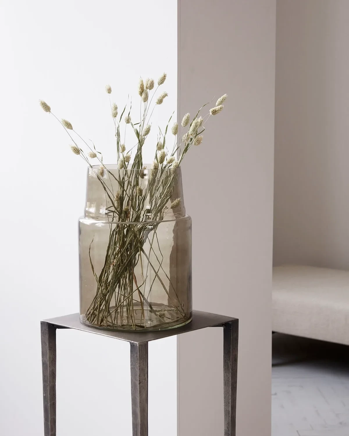 THE AIRY VASE