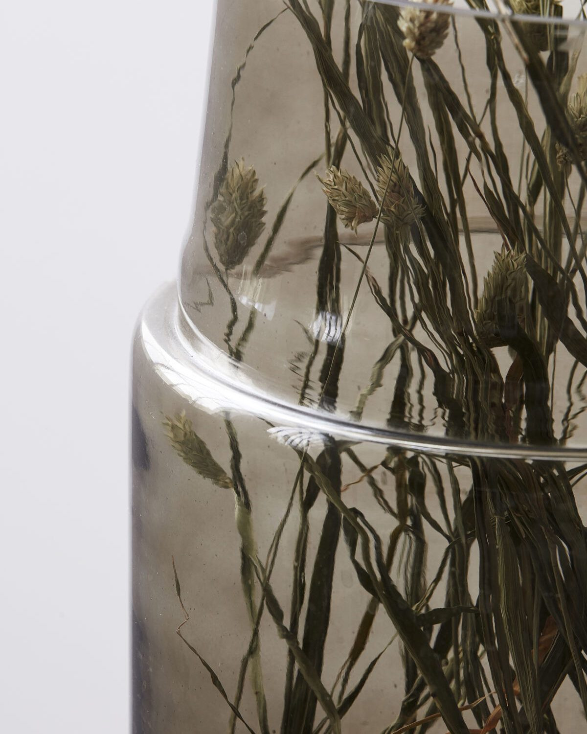 THE AIRY VASE