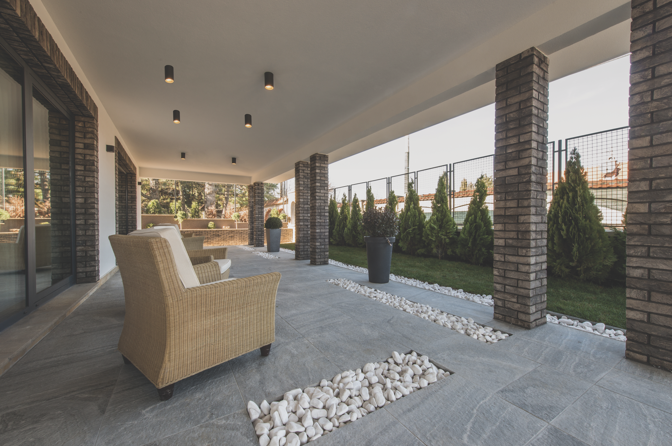 THE AIZA OUTDOOR SPOT LIGHT
