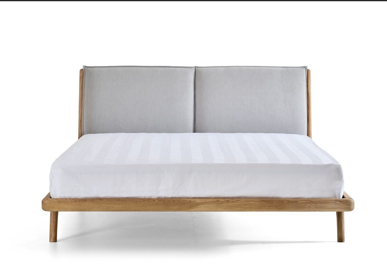 THE KURLY LEG BED