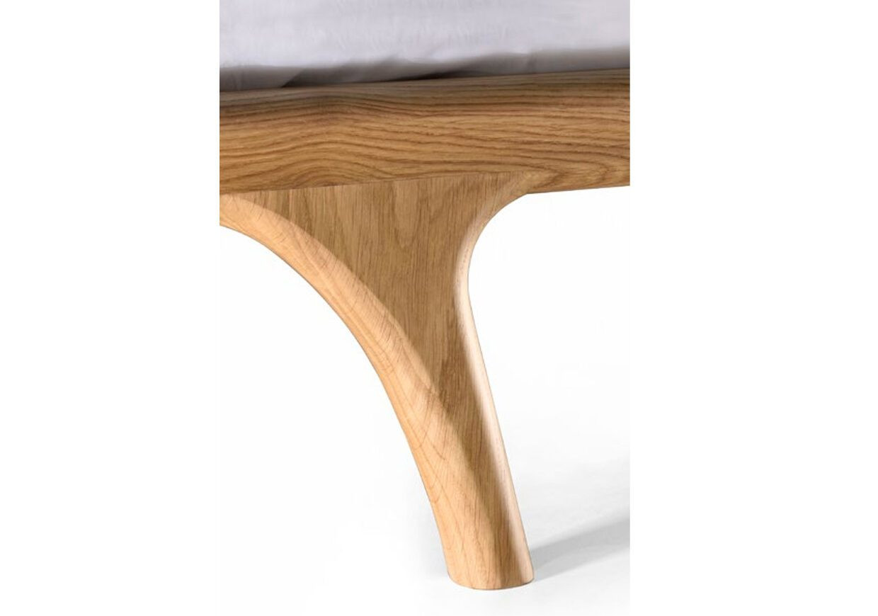 THE KURLY LEG BED