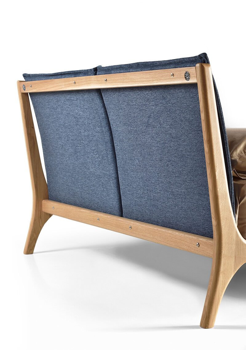 THE KURLY LEG BED