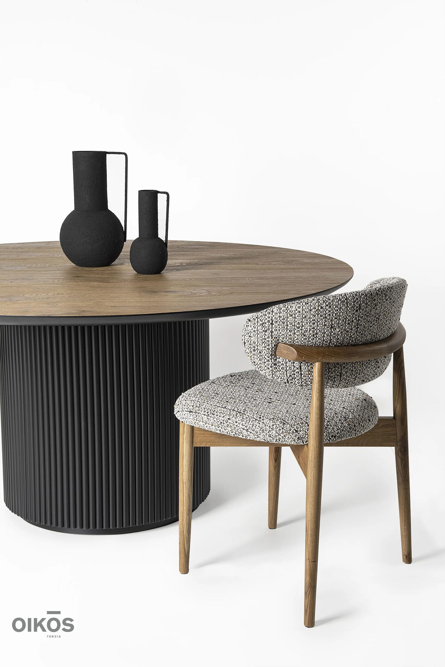 THE ICON WOOD ROUND TABLE